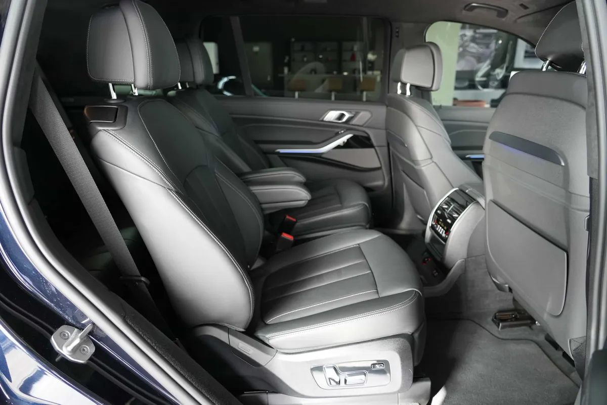 BMW X7 M50i - Image 19