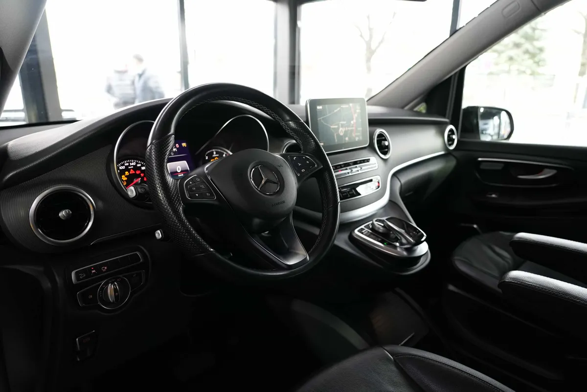Mercedes-Benz V 220d Avantgarde Edition 4MATIC lang - Image 11