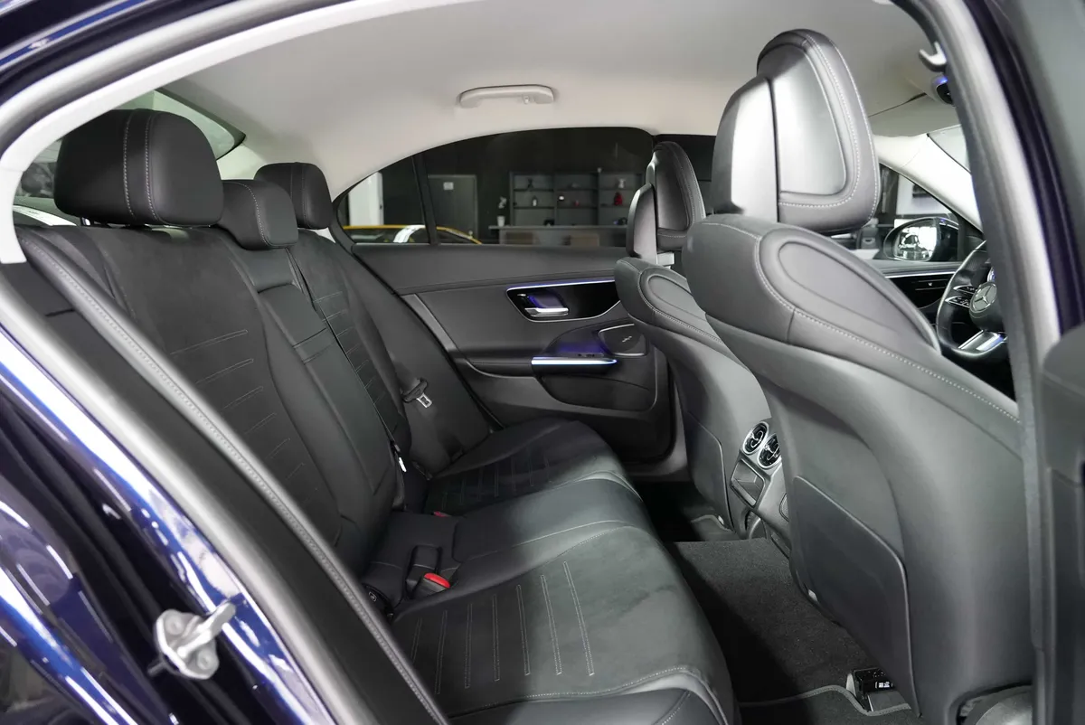 Mercedes-Benz C 300 AMG Line - Image 15