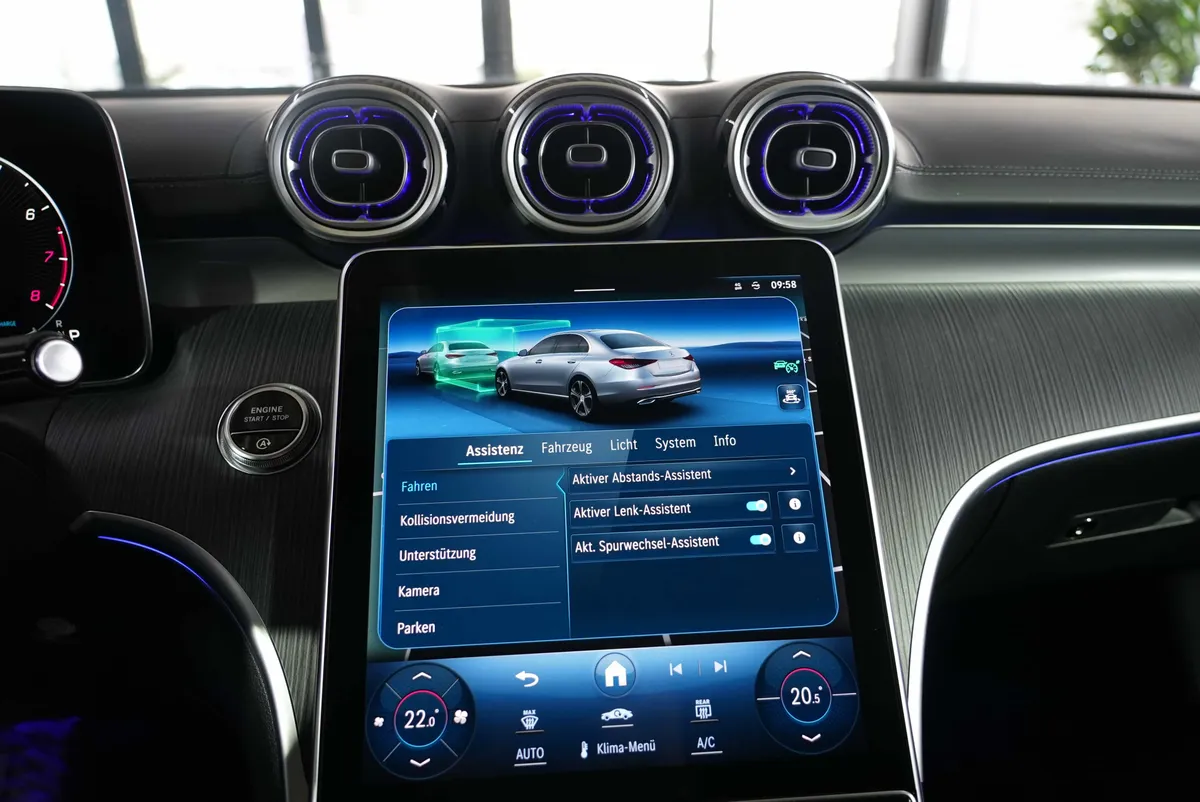 Mercedes-Benz C 300 AMG Line - Image 24