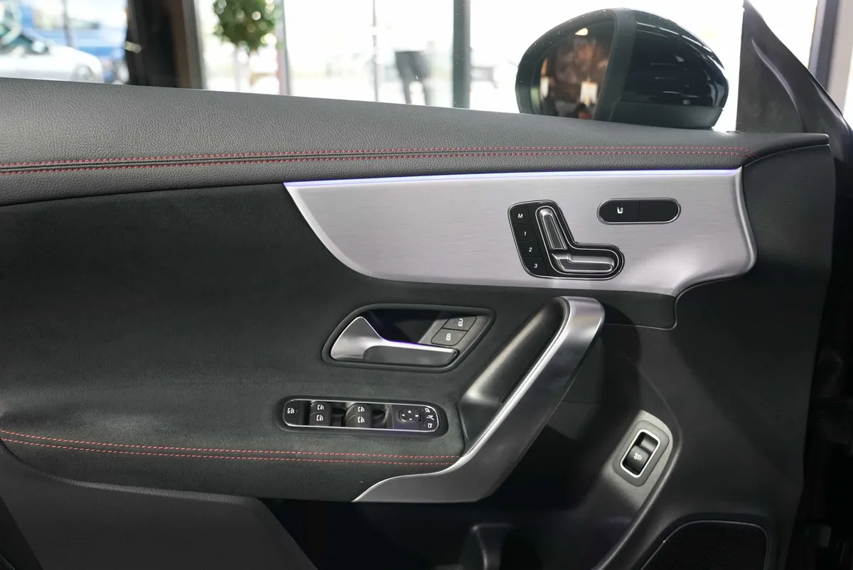 Mercedes-Benz CLA 220 4Matic AMG Line - Image 9