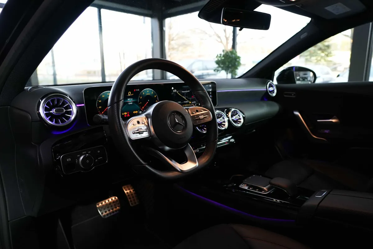 Mercedes-Benz A 200 Limousine AMG Line - Image 11