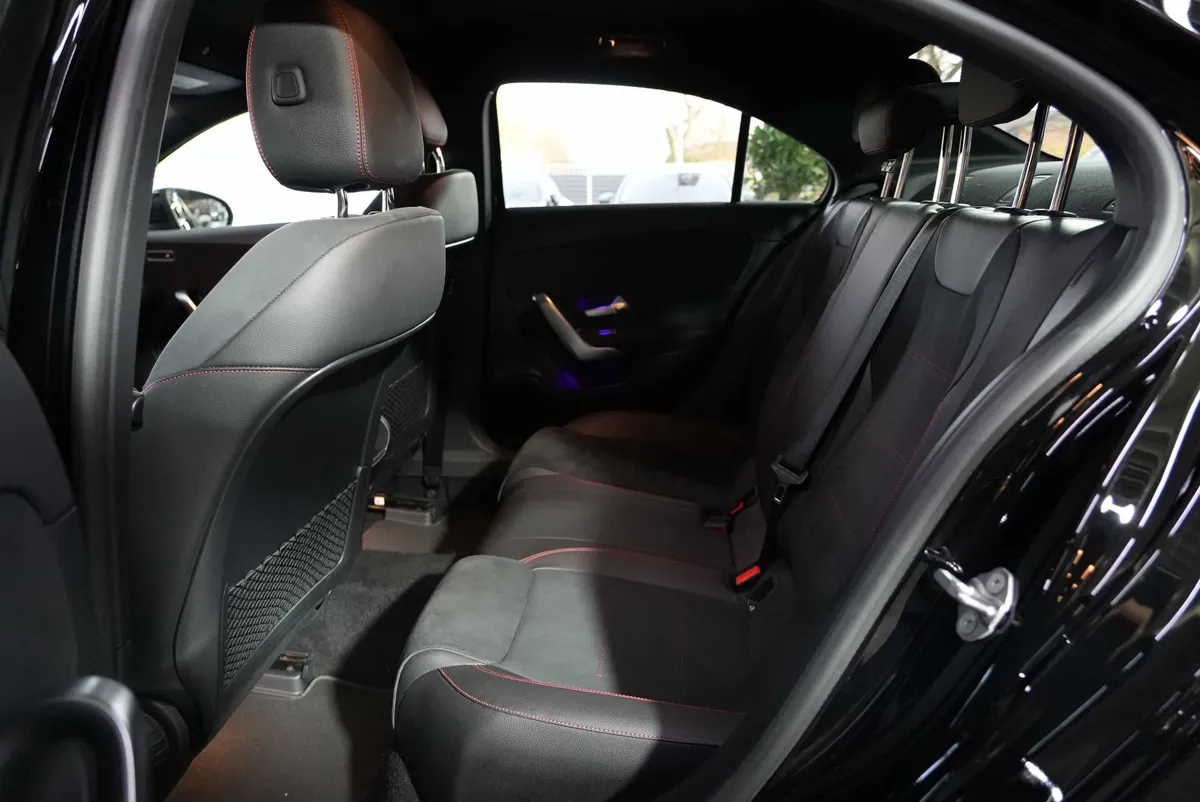 Mercedes-Benz A 200 Limousine AMG Line - Image 13