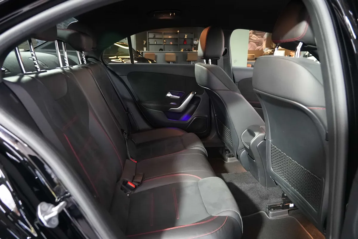 Mercedes-Benz A 200 Limousine AMG Line - Image 14