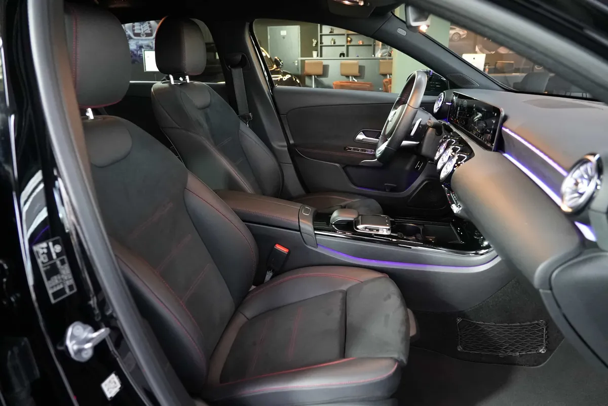 Mercedes-Benz A 200 Limousine AMG Line - Image 15