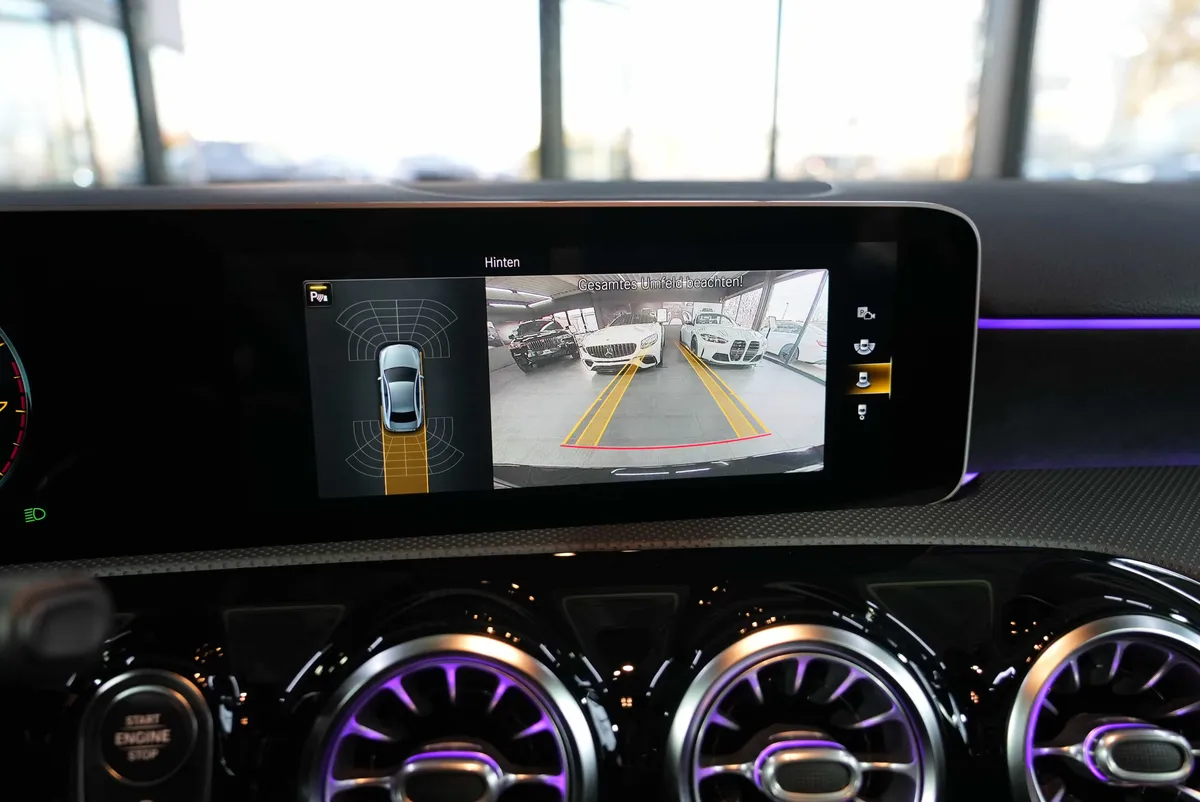 Mercedes-Benz A 200 Limousine AMG Line - Image 20