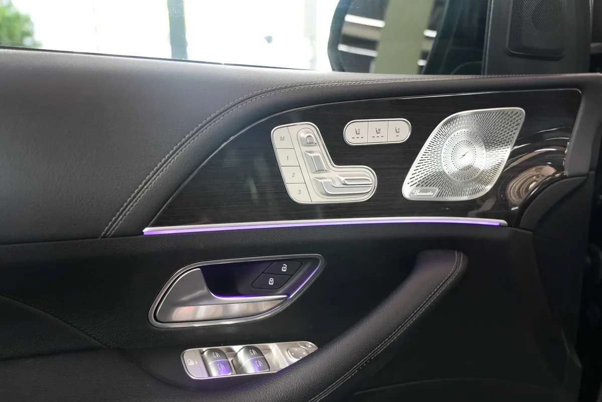 Mercedes-Benz GLS 350d 4Matic AMG Line - Image 12