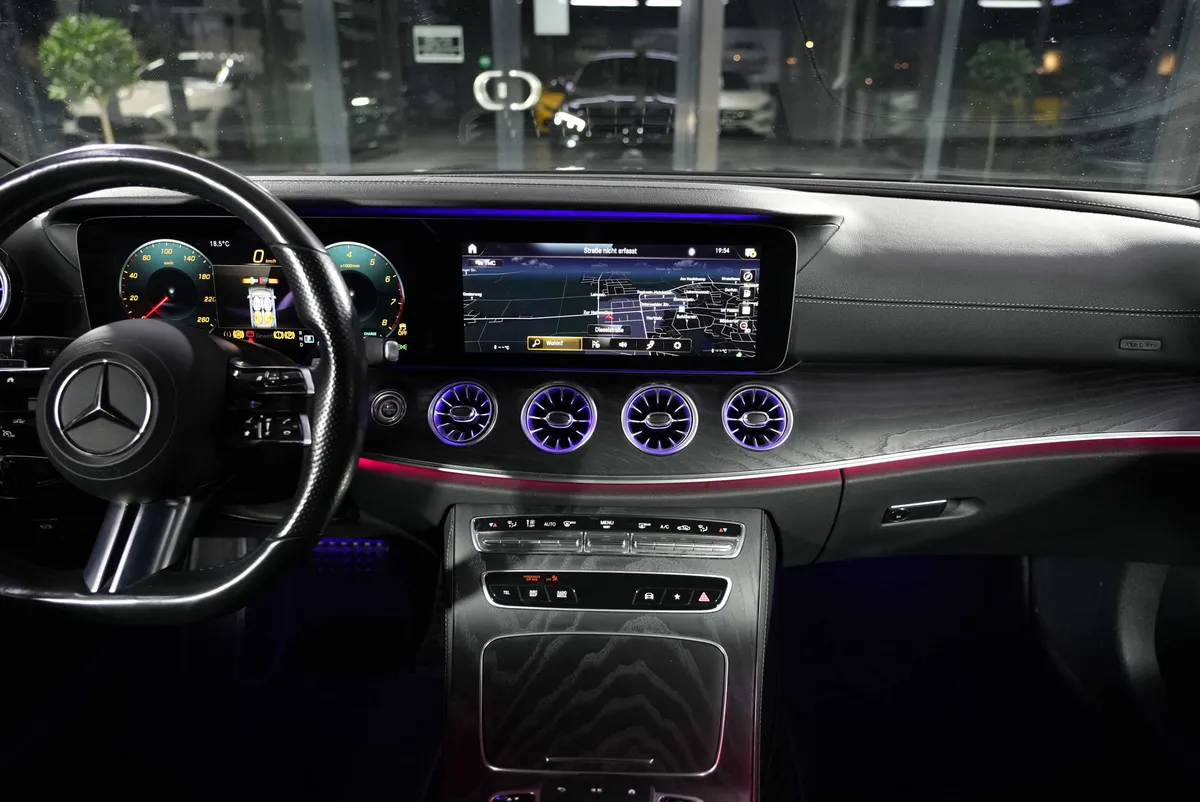 Mercedes-Benz E 450 Coupé 4Matic AMG Line - Image 19