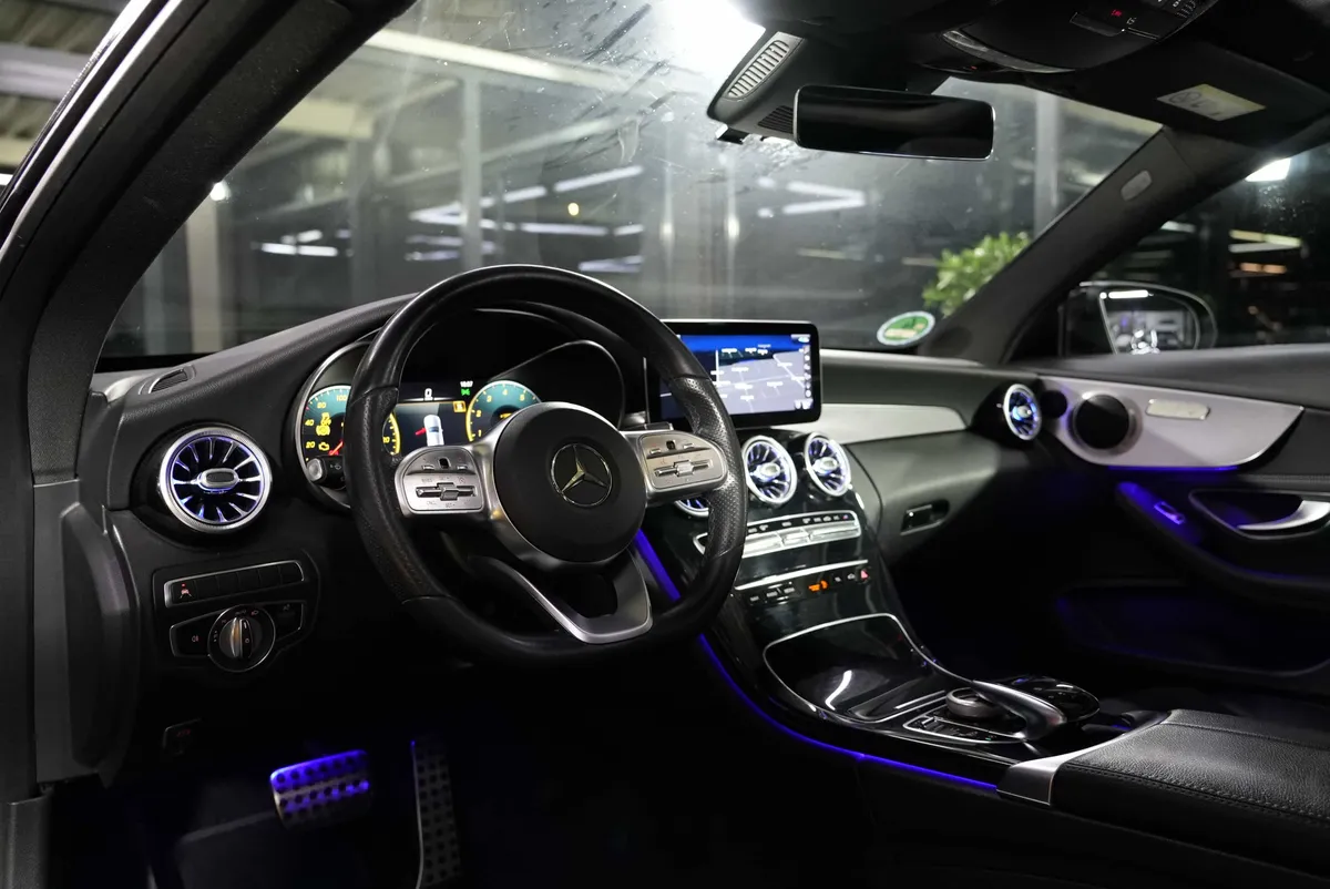 Mercedes-Benz C 300 Coupé AMG Line - Image 10