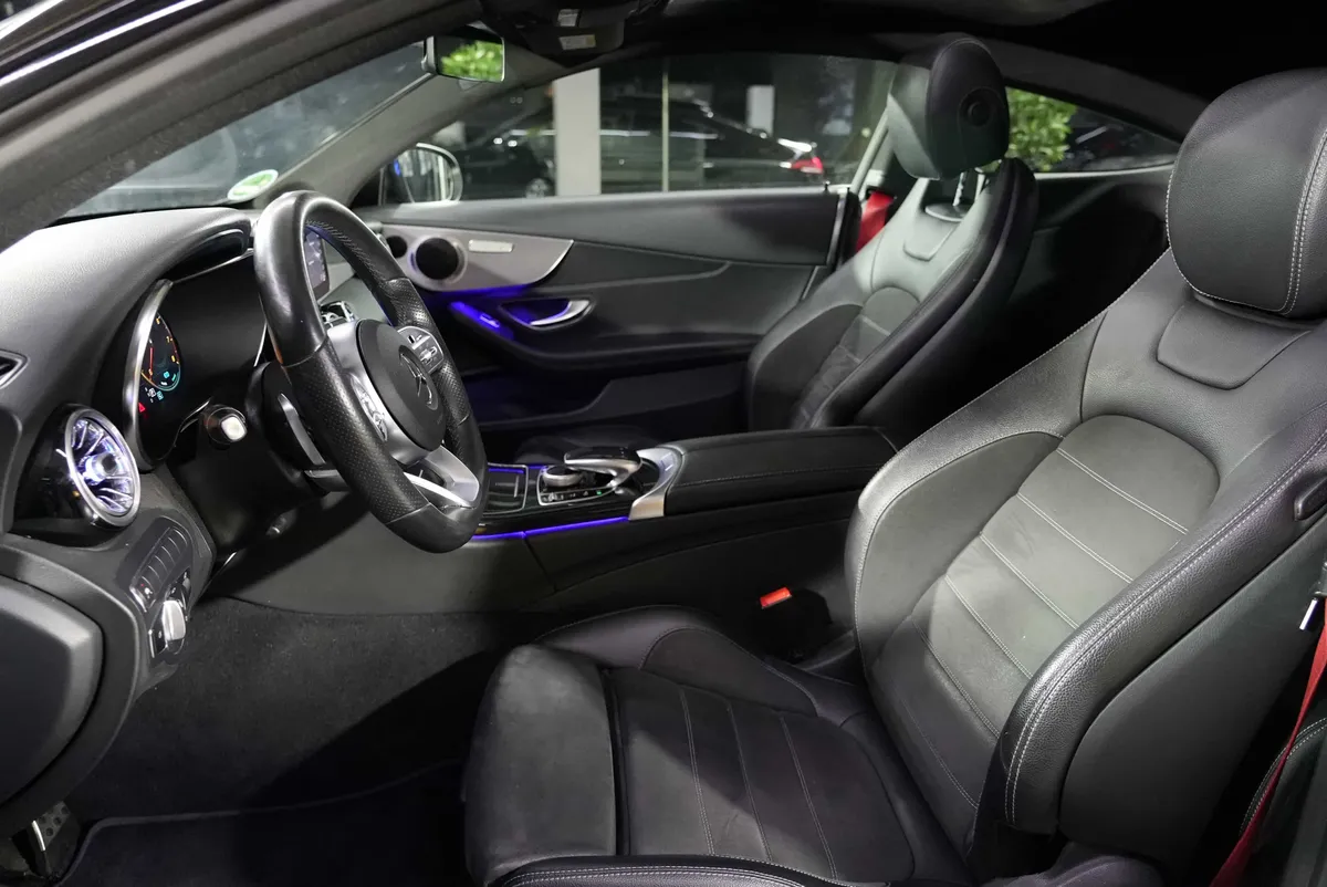 Mercedes-Benz C 300 Coupé AMG Line - Image 11