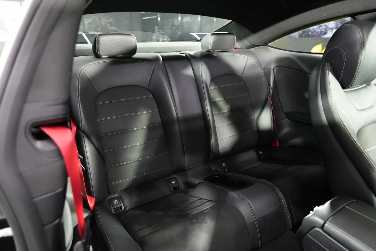 Mercedes-Benz C 300 Coupé AMG Line - Image 14