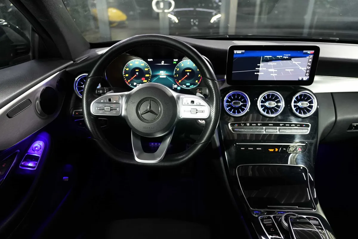 Mercedes-Benz C 300 Coupé AMG Line - Image 17