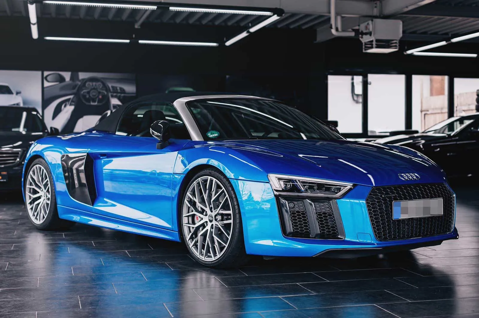 ein Mercedes in weiss in unserem Autohaus in Hannover