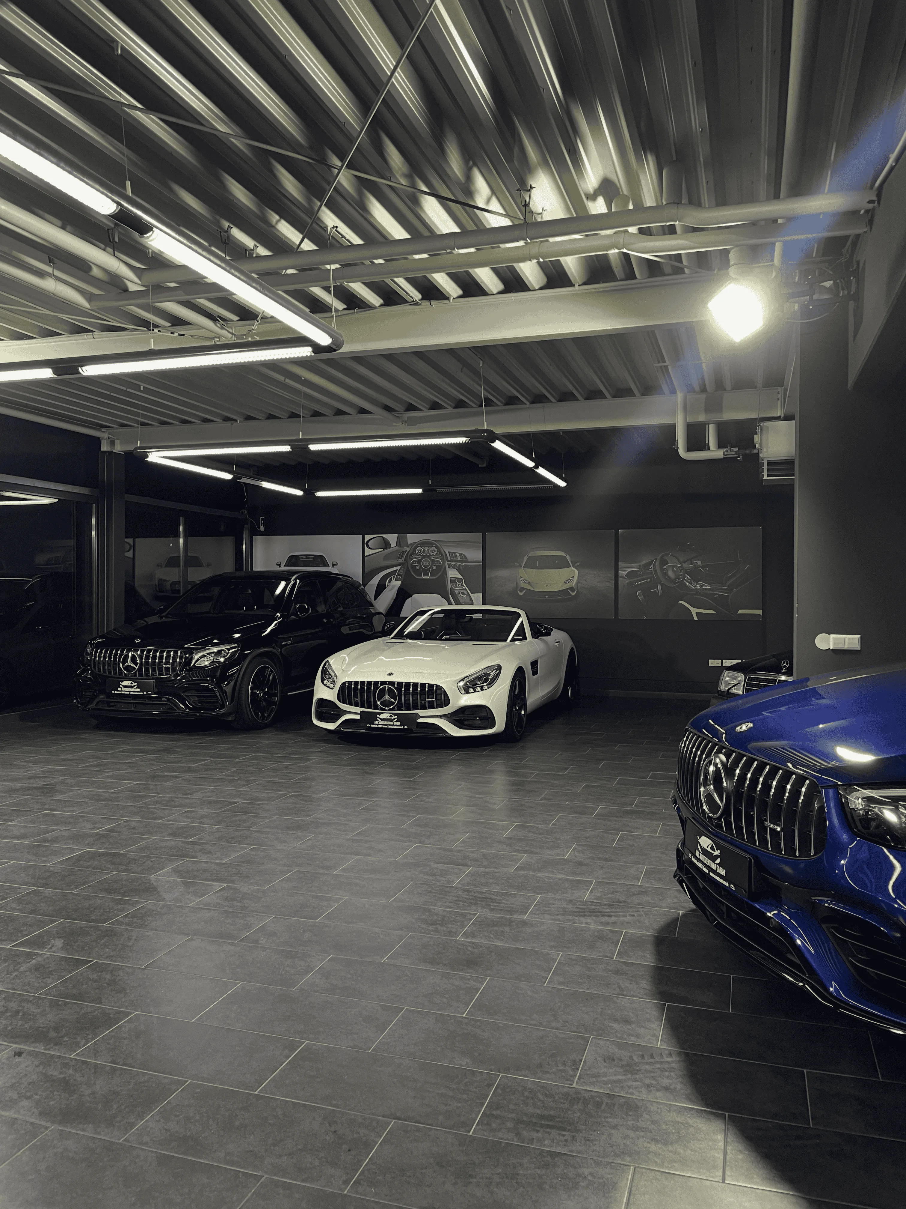 ein Mercedes in weiss in unserem Autohaus in Hannover