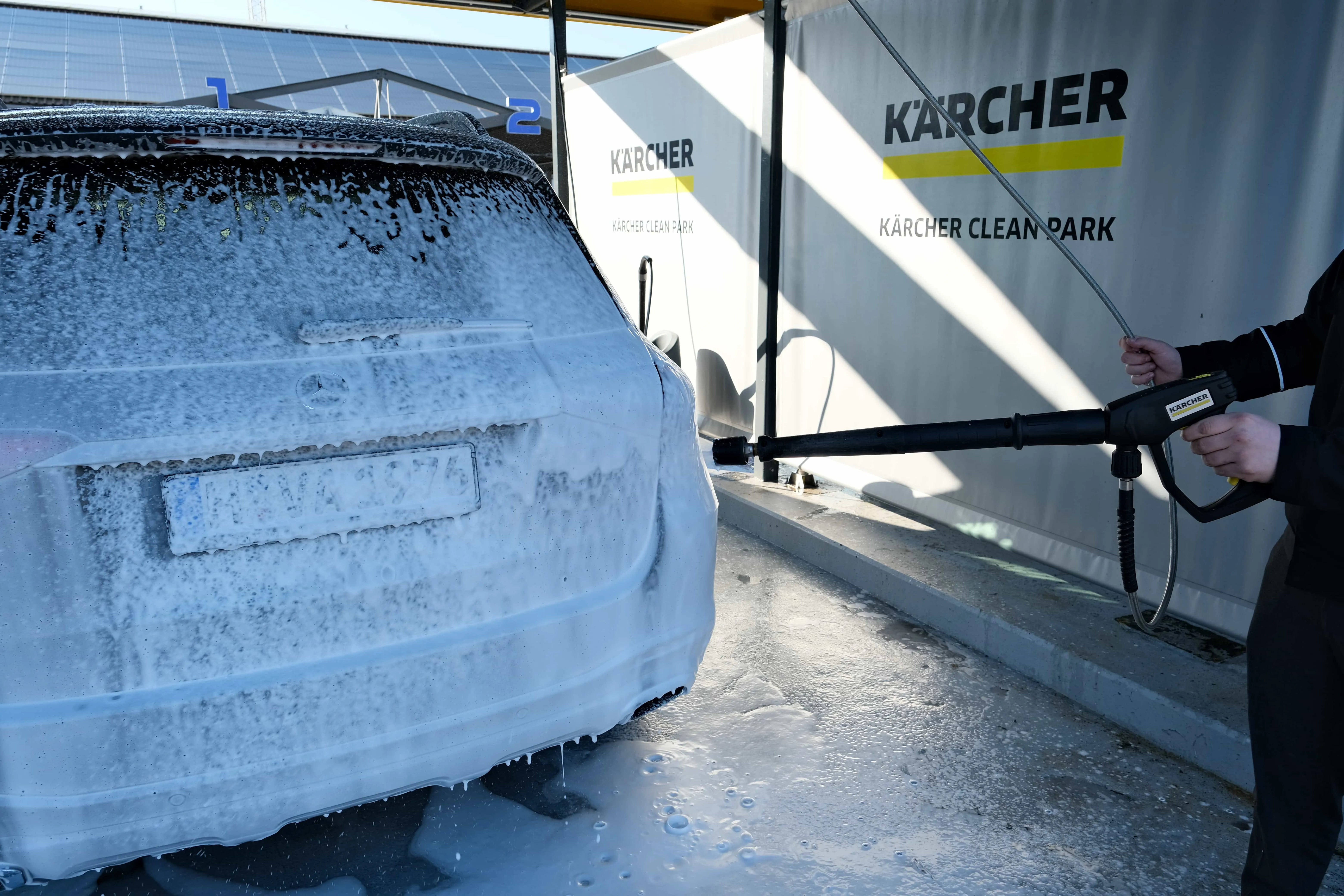 Selbstbedienungsbereich mit Waschbürsten in Hannover